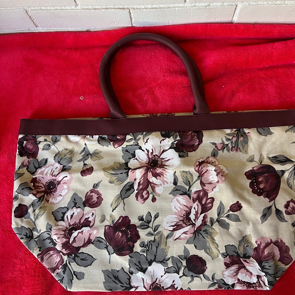 Gloria Vanderbilt Burgundy and Cream Floral Tote